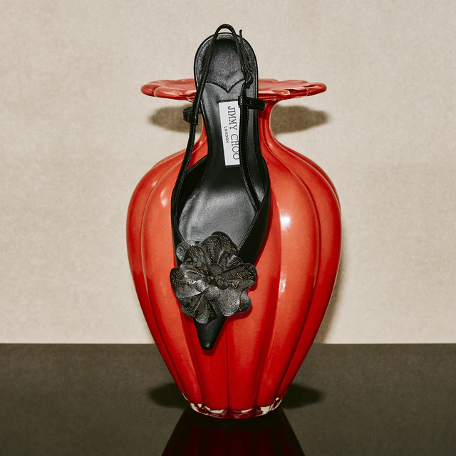 ジミー チュウ「WINTER 2025 COLLECTION」―ホリデーに輝きを添える永遠のグラマー