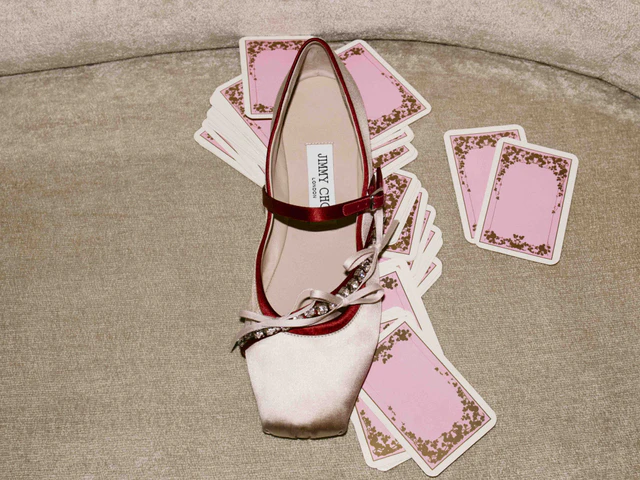 ジミー チュウの新作「WINTER 2025 COLLECTION」贈る人の想いを映すホリデーのジュエリーシューズ