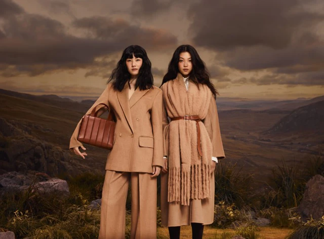 マックスマーラ2025秋冬「THE CAMEL, timeless」公開、冨永愛と新井貴子が体現する静かな強さ