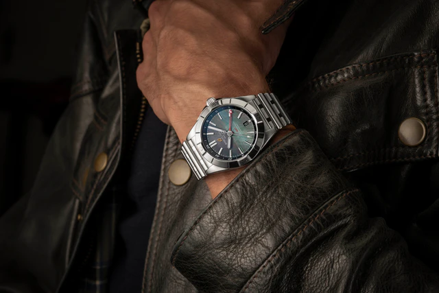 ブライトリングが贈る日本限定「クロノマット GMT」ブラックMOPダイヤルで華やかに登場