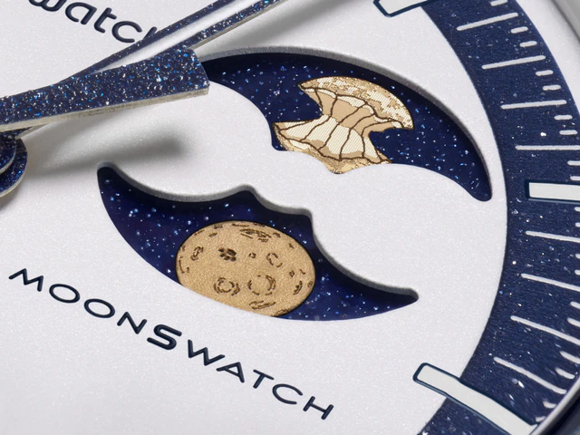 Swatch「MISSION TO EARTHPHASE - MOONSHINE GOLD」登場、ビーバームーンを讃える新作ウォッチ