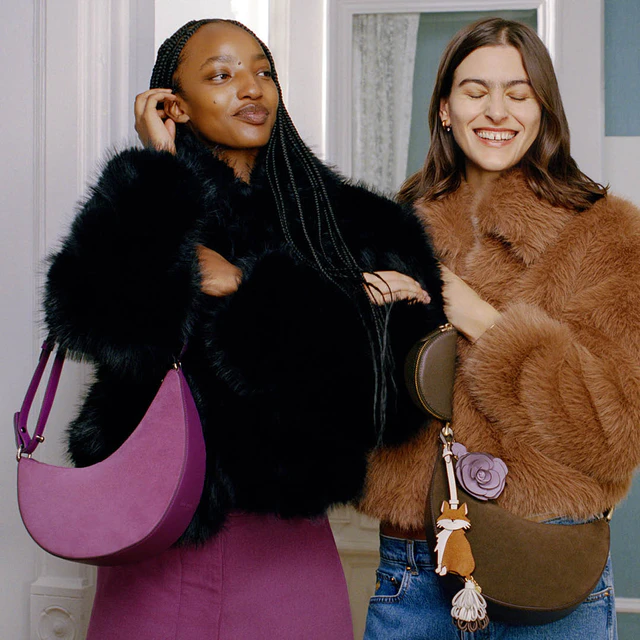 ケイト・スペード「KSDuo」2025ホリデーコレクション、温もりと遊び心の融合