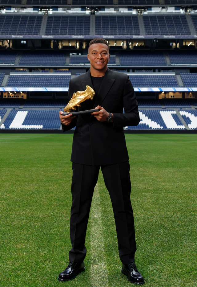 スポーツの頂点に立つキリアン・エムバぺ、マドリードで選んだのはディオールの一着