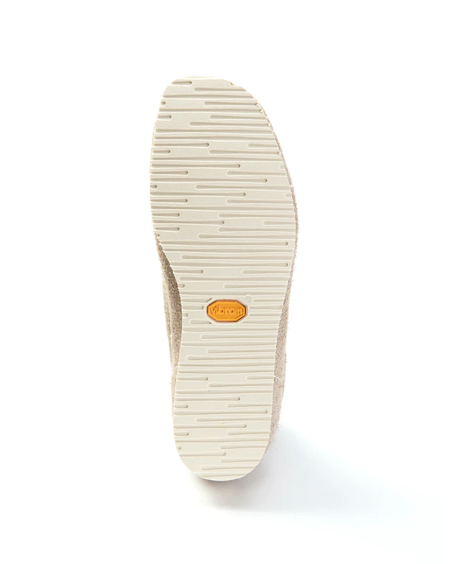 クラークス オリジナルズ × インヴィンシブル ビブラムソール搭載