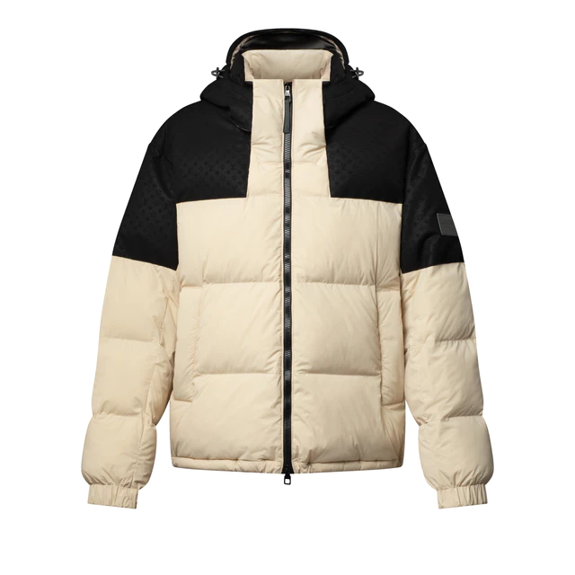 ルイ・ヴィトン ：プレースド モノグラム エコダウンブルゾン　ナイロン 48%、ポリエステル 44%、ポリウレタン 8%