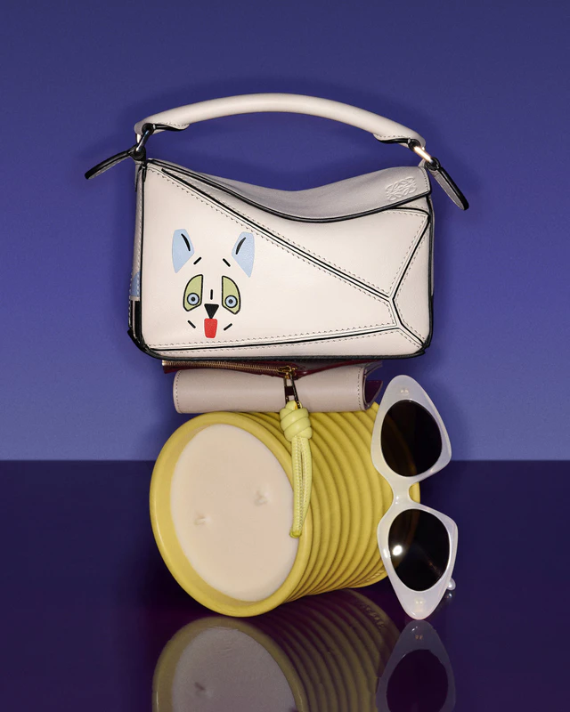 ロエベ 2026春夏プレコレクション、猫をモチーフにしたホリデーキャンペーンを発表