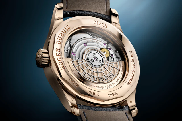 ロジェ・デュブイの30周年を象徴する新作、オマージュ ラ プラシードと芸術的技巧