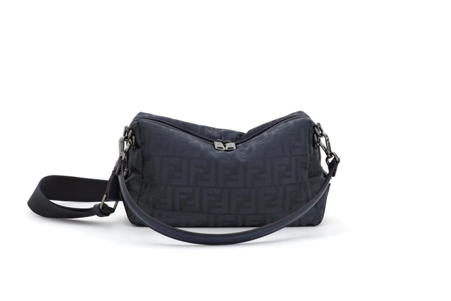 「フェンディ ルイ」ミディアム（ナイロン製）