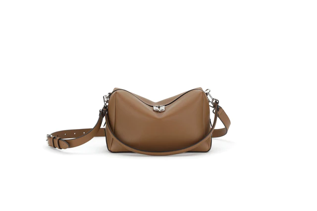 「フェンディ ルイ」ミディアム（グレインレザー製）