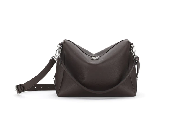 「フェンディ ルイ」ラージ（グレインレザー製）