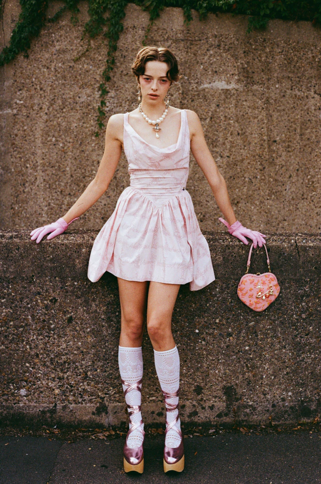 アーカイブと物語が交差するヴィヴィアン・ウエストウッド、NANA25周年を彩る限定コレクション