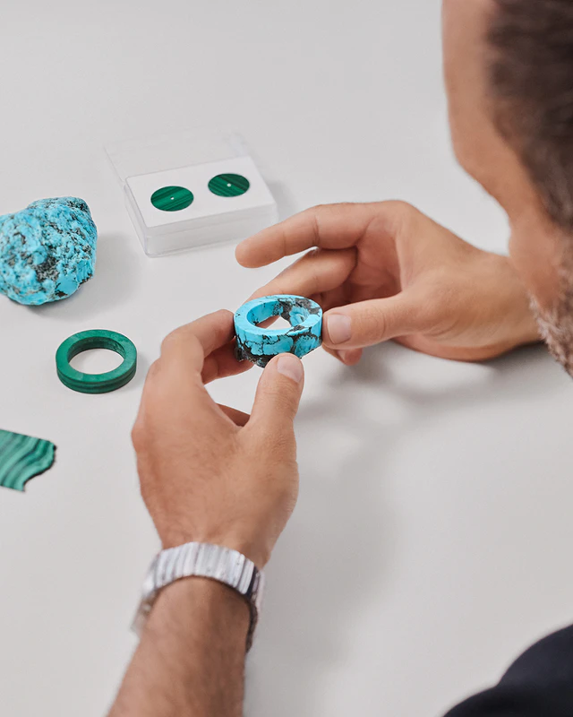 ルイ・ヴィトンのウォッチ「エスカル」装飾石ケースと自動巻きムーブメントが導く旅する時間の世界を解説します