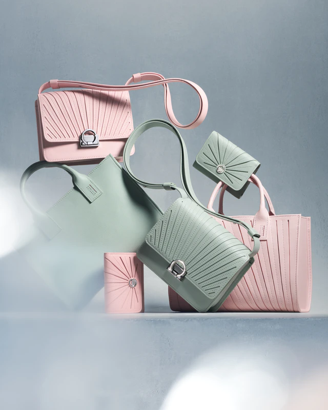 カミーユ・フォルネで選ぶホリデーギフト、時計ベルトからバッグまで上質レザー小物ガイド