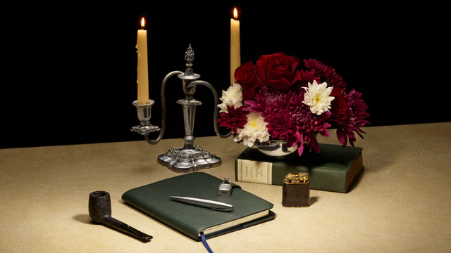 ダンヒルのホリデーギフトコレクション、静かな品格と遊び心で彩る冬の贈り物案内