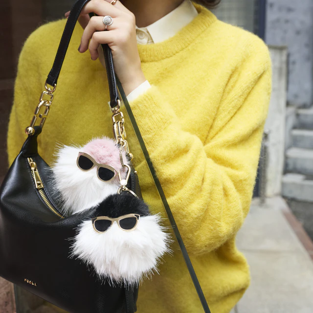 最終価格　新品同様　新作　FURLA　バッグハンドル　チャーム　ボールチェーン フルラ 2026年ホリデーコレクション、ミラノをイメージした「フルラ