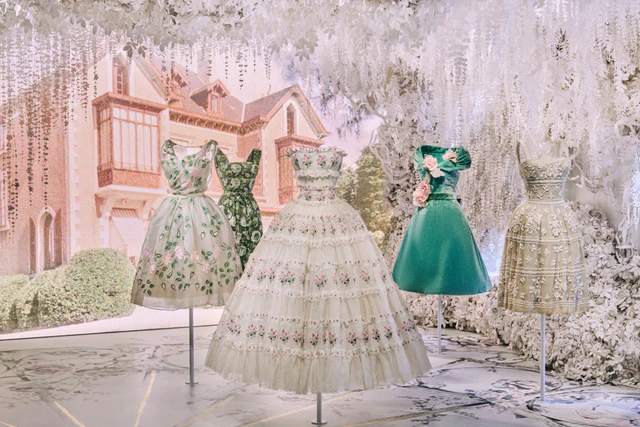 ディオールとアズディン・アライア、ラ ギャラリー ディオールで紐解くクチュールの記憶とコレクションの軌跡