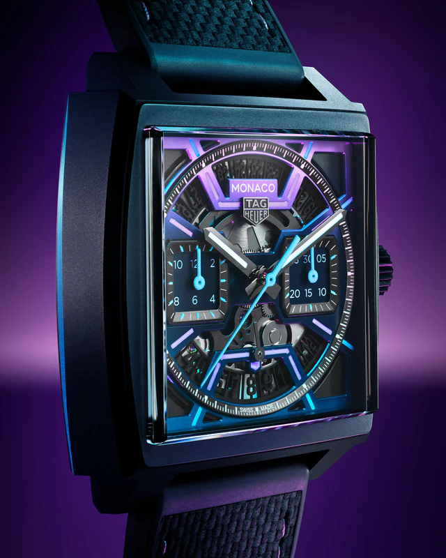 タグ・ホイヤー モナコ クロノグラフ、ブラックDLCチタンとスーパールミノバ®が描く夜のF1ナイトレース