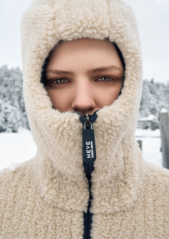 ジョルジオアルマーニ 2025秋冬「ジョルジオ アルマーニ ネーヴェ」、テクニカル素材とカシミヤが出会う山のワードローブ