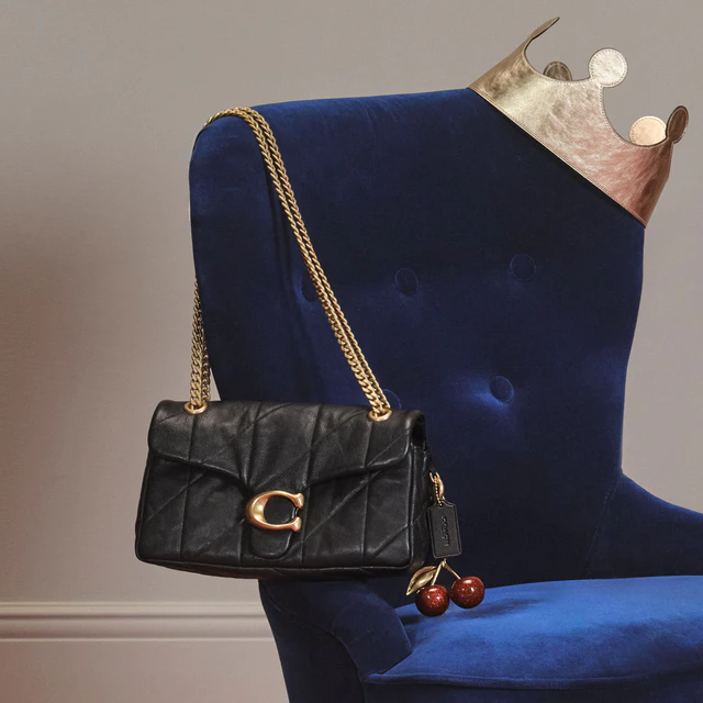 ニューヨーク コレクションも登場、コーチのホリデー2025を中島健人がTabbyとともに案内するホリデーストーリー