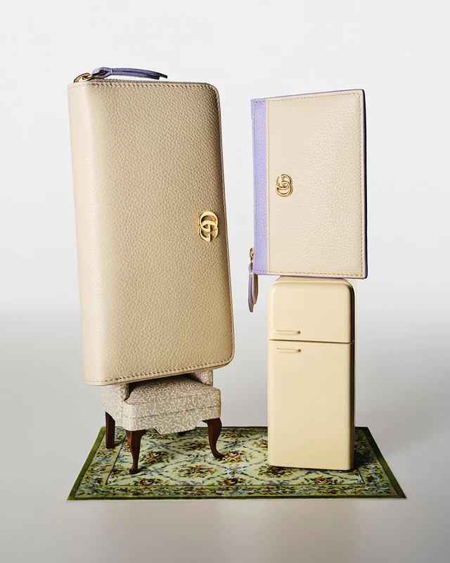 グッチが祝う12月のラッキーデー、日本限定バイカラーのスモールレザーグッズと刻印サービスの楽しみ方