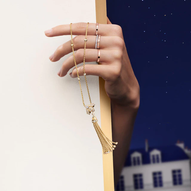 ショーメ「Catch me in PARIS」、パリの冬を彩るホリデージュエリーとギフトアイデア