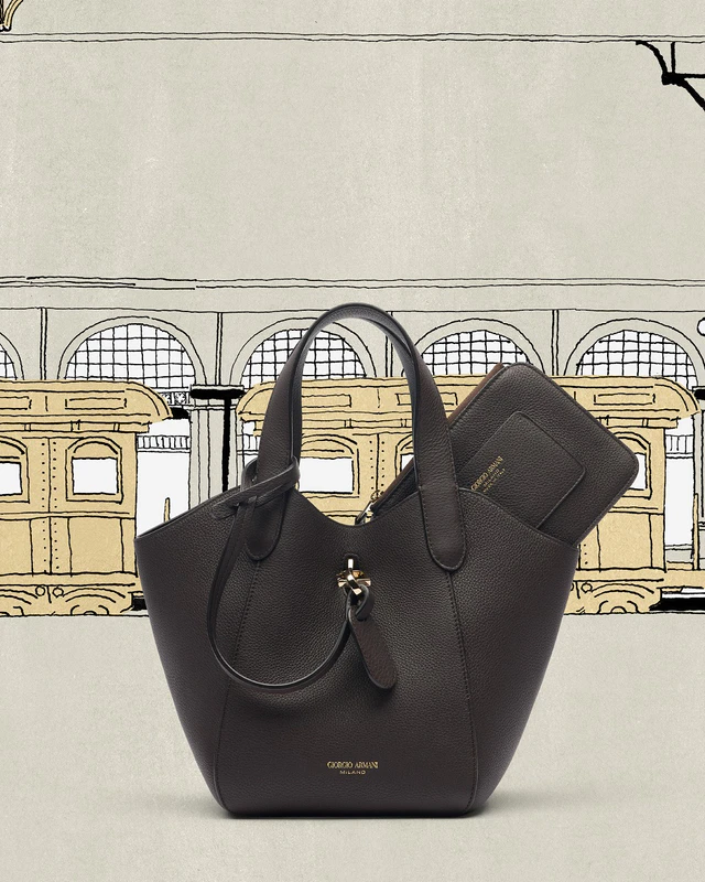 ジョルジオ アルマーニの新作トートバッグ、静けさをまとう幾何学フォルムとペブルドカーフの美学