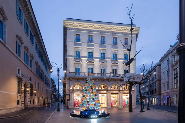 フェンディ 2025年ホリデーシーズン「パラッツォ フェンディ」(ローマ)
