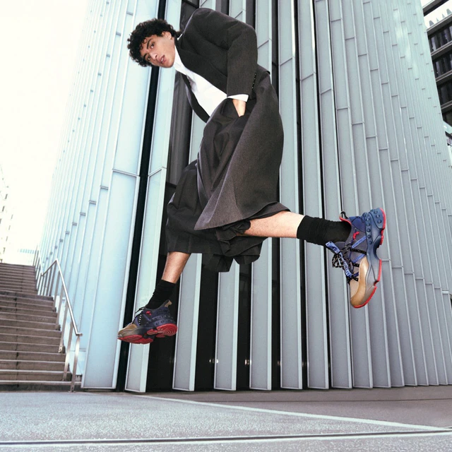 クリスチャン ルブタンの新作「Trailnrun / トレイルンラン」、レッドソールの美学でアップデートされたトレイルスニーカー