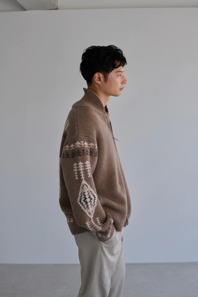 バーニーズ ニューヨーク別注、ペンドルトンのハーディング柄カーディガンとカシミヤスカーフで楽しむ冬スタイル