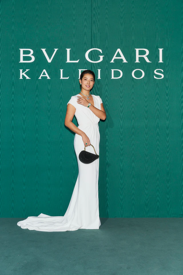 ブルガリ「ブルガリ カレイドス 色彩・文化・技巧」、国立新美術館のガラ ディナーにすみれが纏う色彩の物語