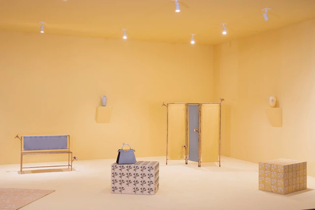 フェンディ100周年、「フォンデリア フェンディ」で描く女性の力強さとイタリア職人技、デザインマイアミ2025レポート