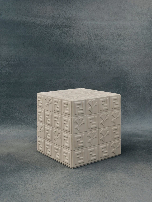 「フォンデリア フェンディ」「 FF」 セラミック キューブ（FF Ceramic Cube） （H52cm x D52cm x W52cm）