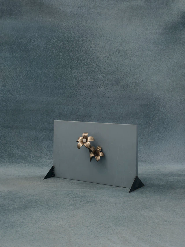 「フォンデリア フェンディ」ブロンズ リリー 壁掛け照明（Bronze Lily Sconce）  （H22cm x W19cm x D14cm）