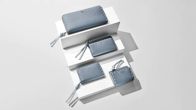 フェンディが提案する12月21日のスーパーラッキーデー、吉日に選びたい新作スモールレザーグッズと開運ウォレット案内