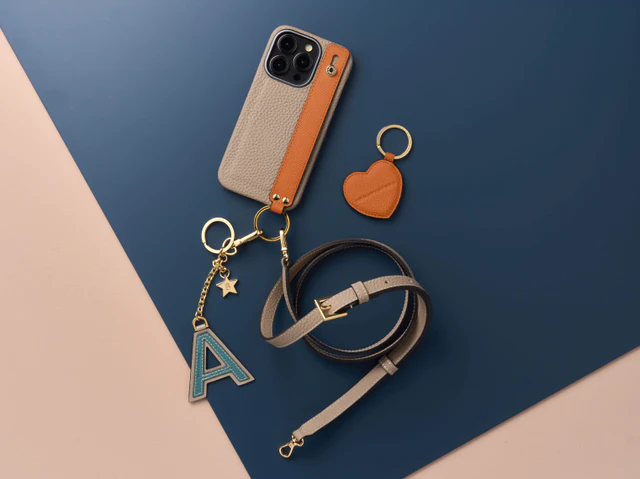 ボナベンチュラのSPUR別注、今年の開運カラー・オレンジをまとったiPhone 16用スマホケースで2026年の運気とスタイルを更新