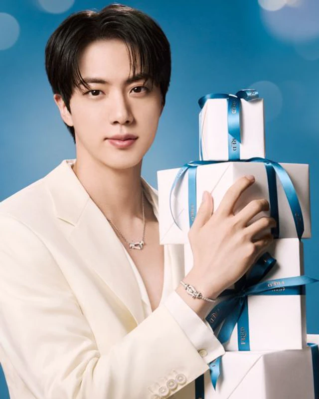 フレッド×BTS JIN、サニーフレッドランドから届けるフォース10 ブレスレットの特別なホリデーギフトガイド