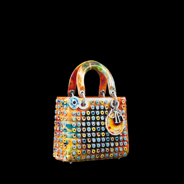 マーク・クインが再構築する「レディ ディオール」、ディオール「ディオール レディ アート」インタビュー映像公開