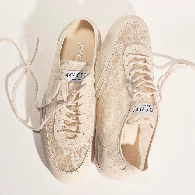 ジミーチュウの新作「SUNNY（サニー）」、軽やかなレースと洗練デザインでかなえる大人のスニーカースタイル