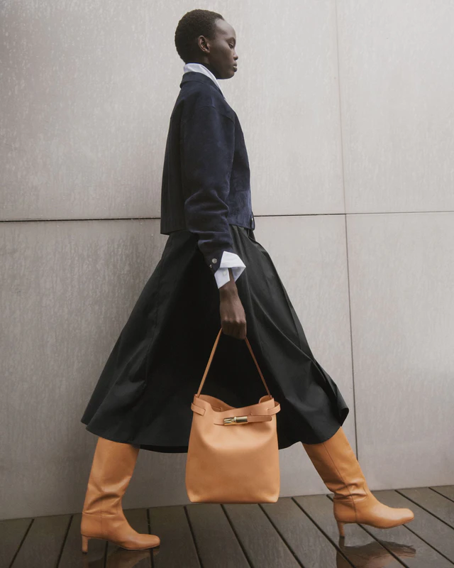 ロンシャン「ル スマート」、現代のパリジェンヌの仕事始めを映す新レザーバッグコレクション