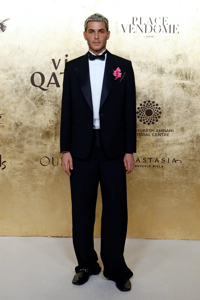 グッチ 「La Famiglia」コレクションを纏うファイ・カドラ