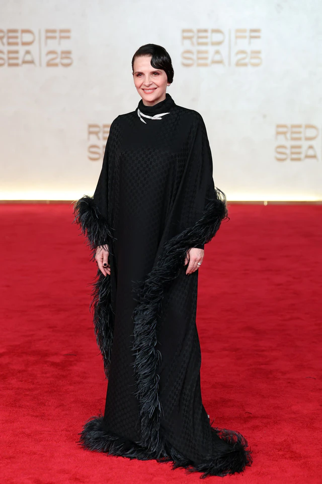 グッチ 「La Famiglia」コレクションを纏うジュリエット・ビノシュ