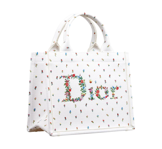 「ディオール ブックトート」伊勢丹新宿店限定