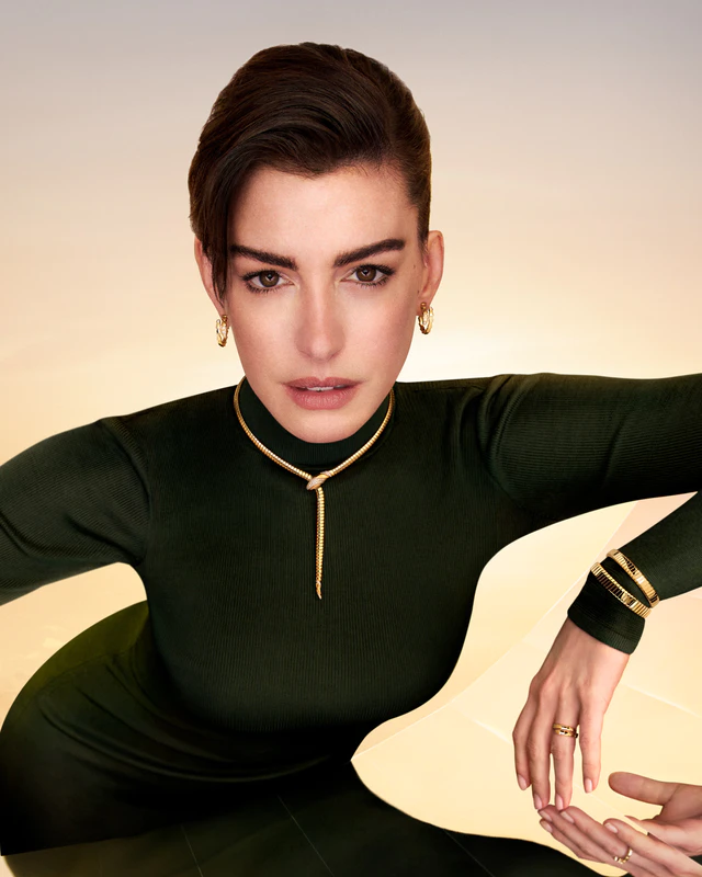 ブルガリの新作「セルペンティ ヴァイパー」、アン・ハサウェイが纏う2026年キャンペーンの世界