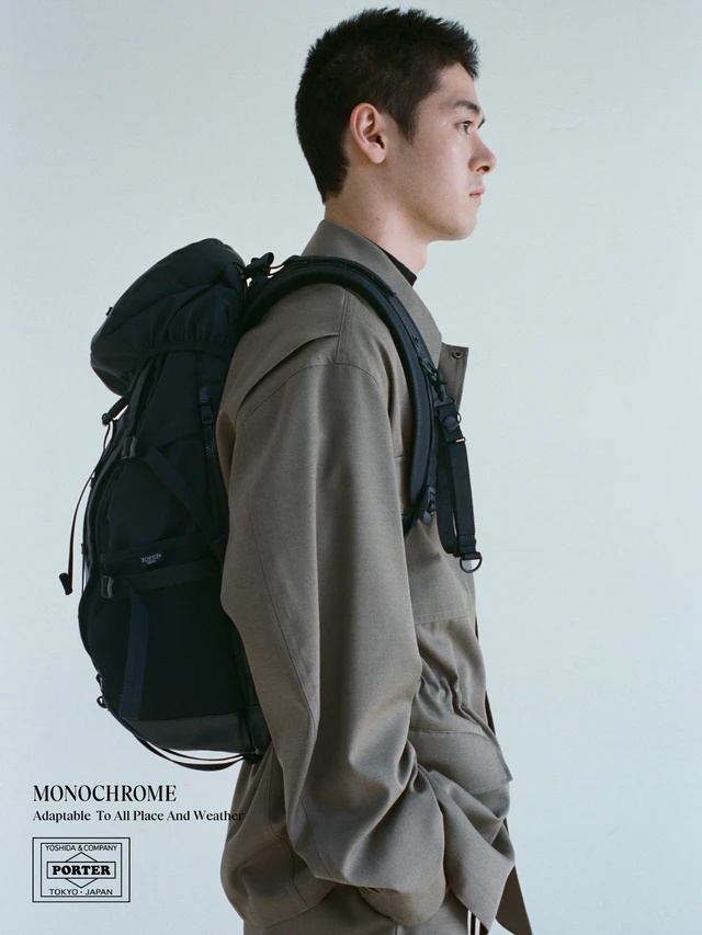 創業90年の吉田カバンが手掛けたPORTER MONOCHROMEは、生活防水性や通気性に優れた素材とキャリングエクイップメントストラップを採用した全5型