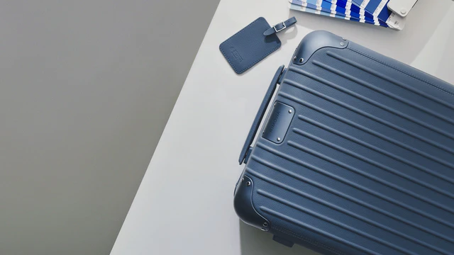 リモワの新色「パウダーブルー」、再生と安らぎをまとうDistinctとOriginal TwistとPersonalに登場