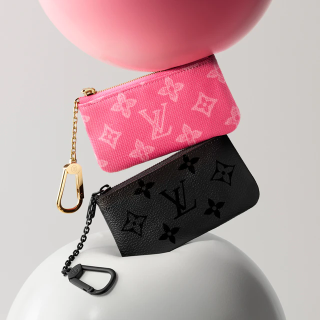 ルイ・ヴィトン、モノグラム・ミッドナイト キャンバスが印象的なカードケースとキーケースとパスポートカバーが充実