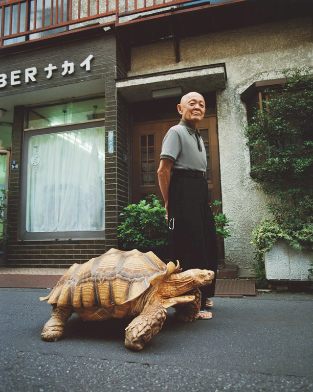 銀座の新たな象徴カサロエベ銀座、ロエベが仕掛ける映像キャンペーンとシティガイドと限定プロダクト