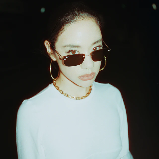 レイバン2026キャンペーン、AwichとYENTOWNがまとうサングラスとストリートの新しい関係