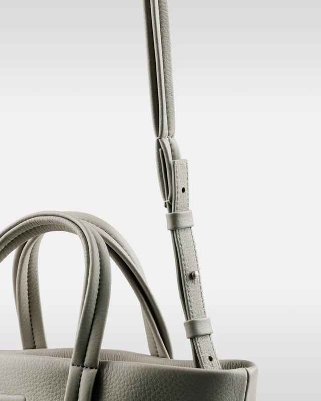 objcts.ioの防水レザートート「エッセンシャルデイリーホーボー・トート」、ミニとラージで広がる通勤と週末のバッグ選び