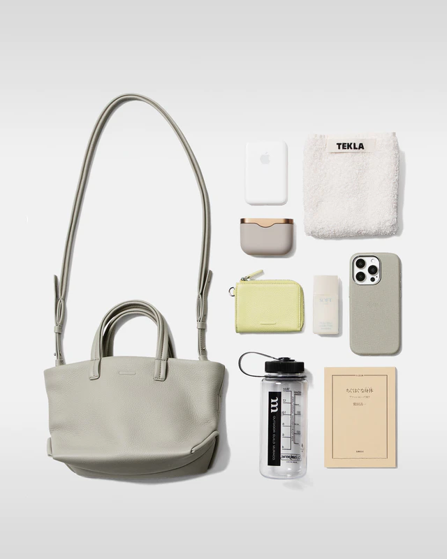 objcts.ioのエッセンシャルデイリーホーボー・トート、ミニとラージが登場、働く日常とオフをつなぐ新サイズ展開